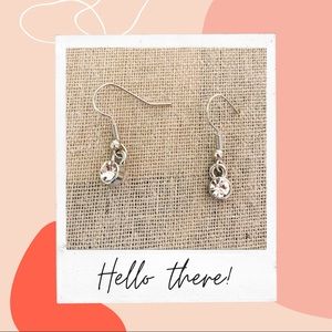 New small silver metal earrings with the stone